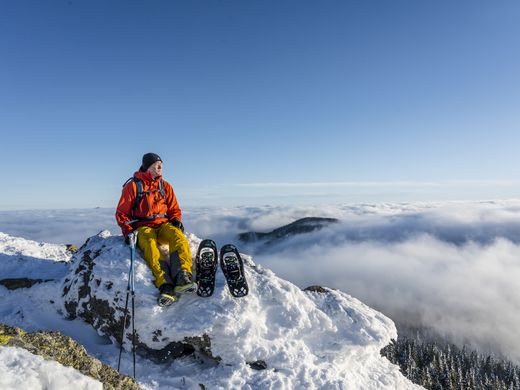 Langlaufen und Winterwandern: Bodenmais im Winter Rast einer Winterwanderung mit traumhafter Bergkulisse in Bodenmais - Wintersport nahe dem Welnesshotel Hofbräuhaus im Bayerischen Wald