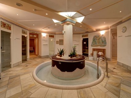 Enjoy an incredible day spa in Bodenmais Textilsaunabereich mit verschiedenen Saunen und Dampfbad im Wellnesshotel Hofbräuhaus Bodenmais