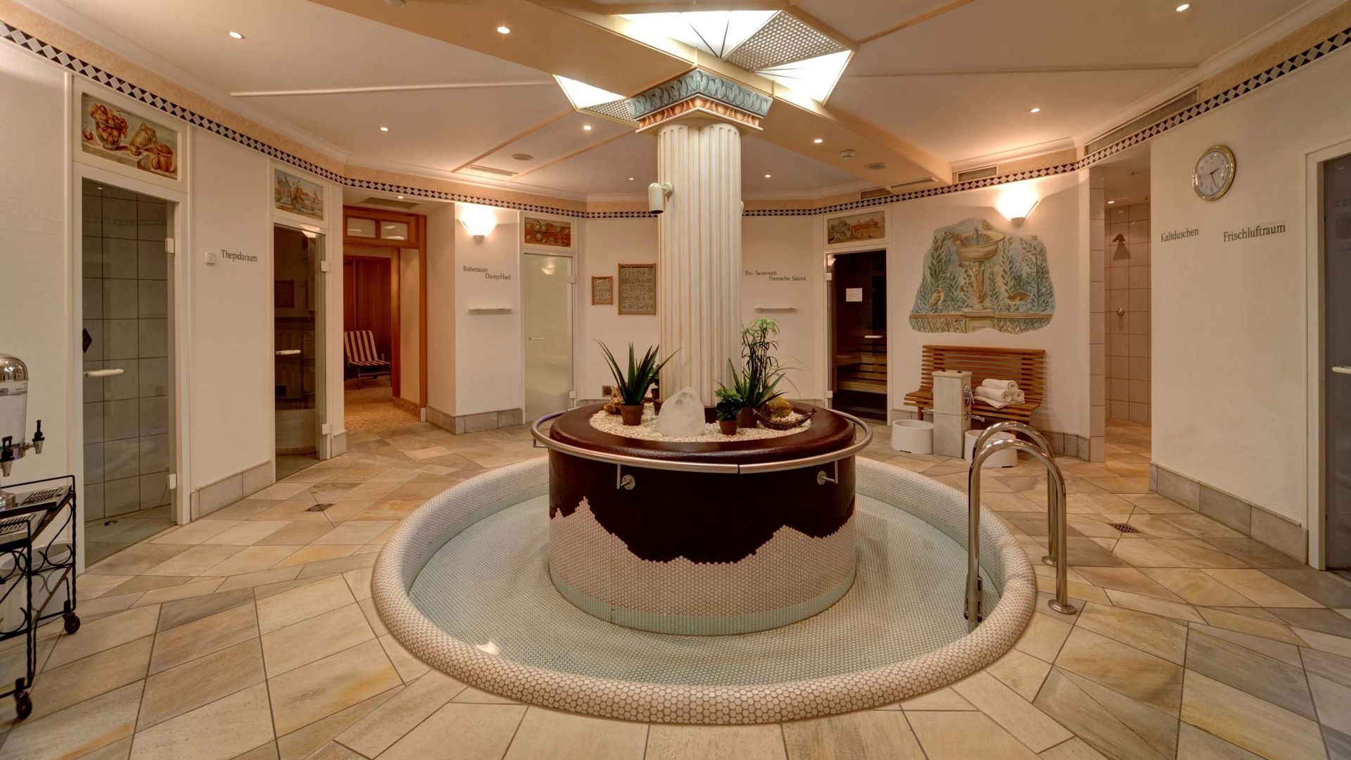 Wellness-Kurzurlaub Bayerischer Wald: Textilsaunas und mehr Textilsaunabereich mit verschiedenen Saunen und Dampfbad im Wellnesshotel Hofbräuhaus Bodenmais