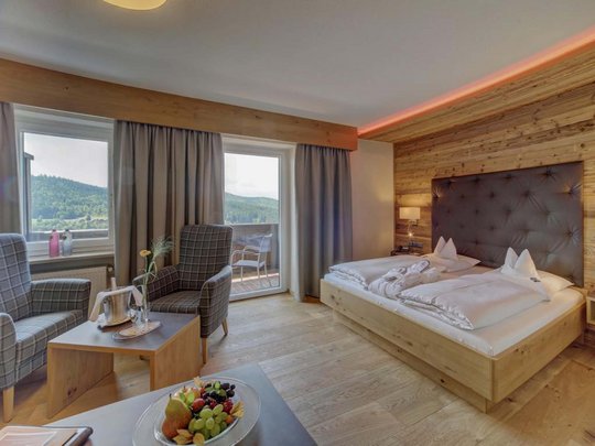 Gutscheine für Urlaub in Bodenmais im Hotel Hofbräuhaus Modernes Deluxe Doppelzimmer im 4-Sterne-Hotel Hofbräuhaus in Bodenmais, Niederbayern